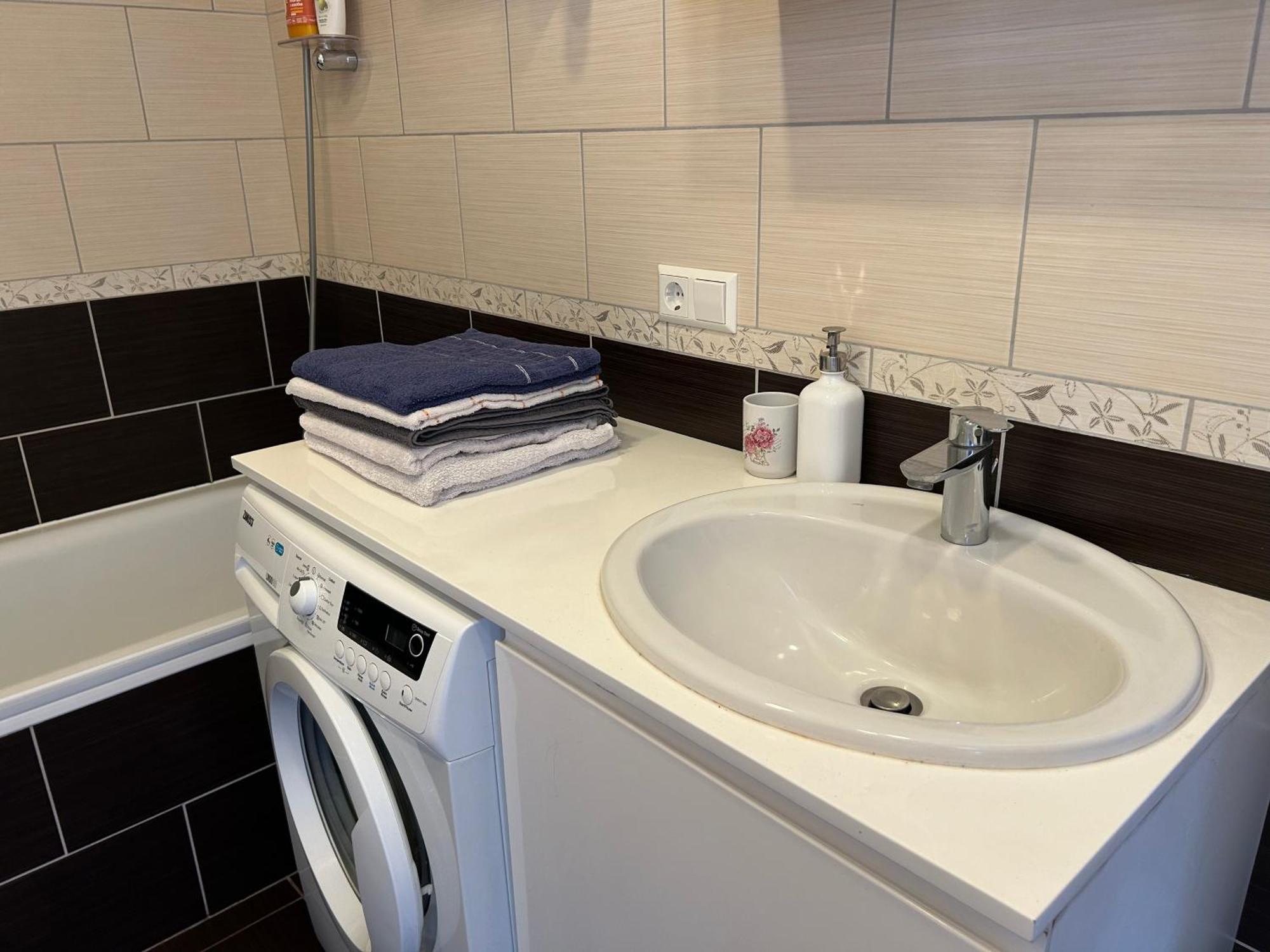 Your Home - Spacious Apartment In City Center, With Balcony & Self Check-In Vilnius Buitenkant foto