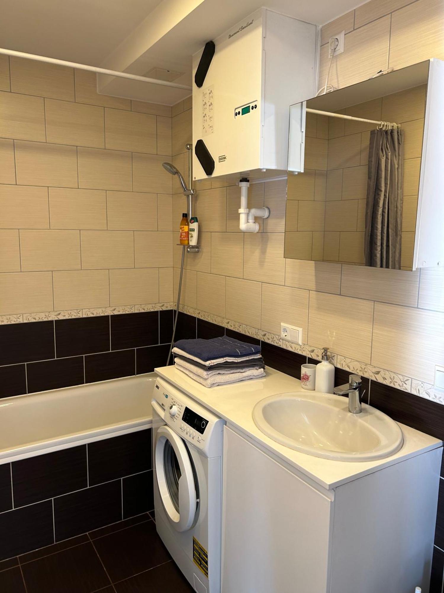 Your Home - Spacious Apartment In City Center, With Balcony & Self Check-In Vilnius Buitenkant foto